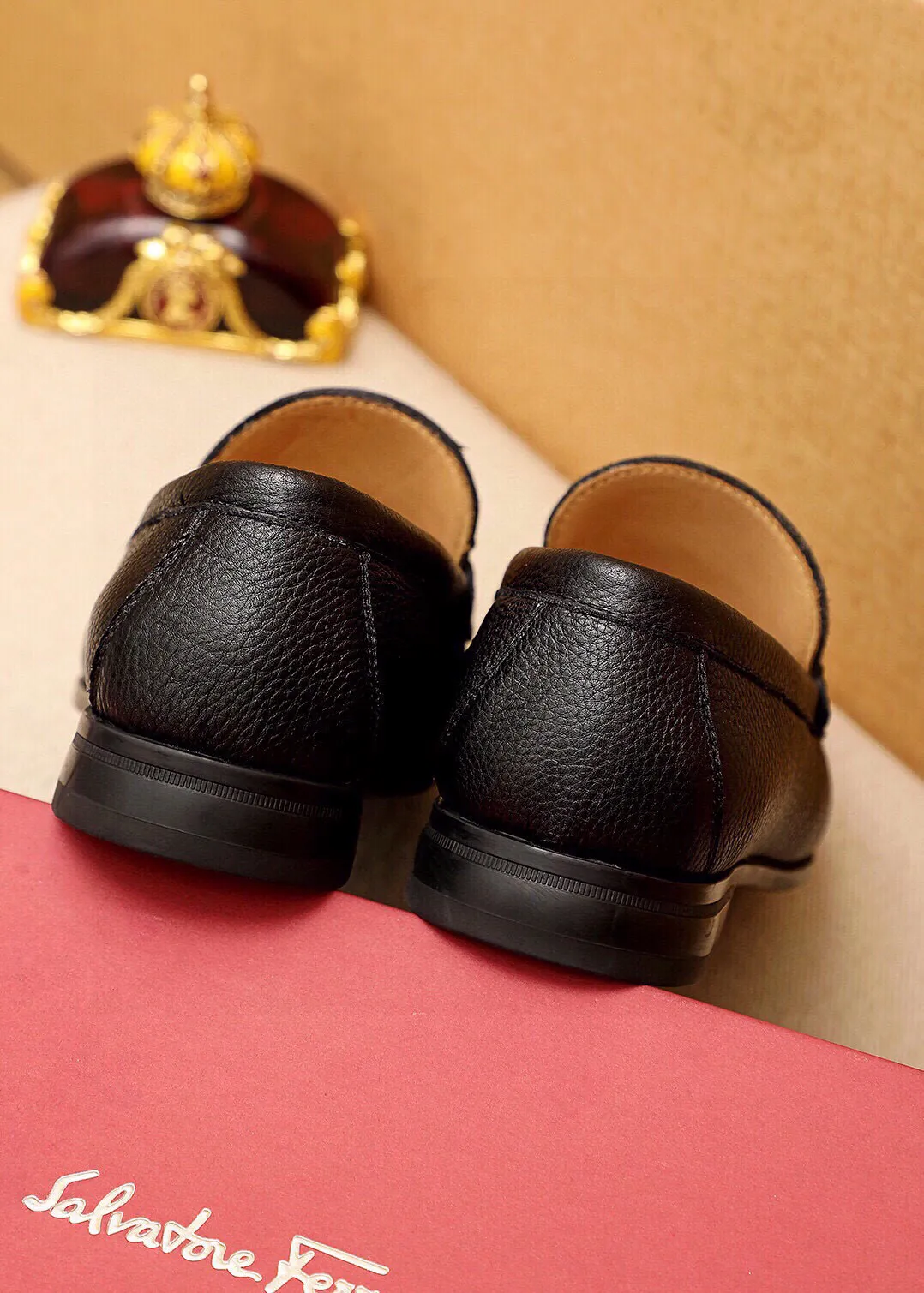 Men's shoes 💰480 💐 Product trademark: Ferragamo "Ferragamo" casual leather shoes Regular size: 38-44 (45🉑️customized) Product materials: Selected imported first-layer pebbled cowhide leather upper + luxury hardware buckle, imported water-dyed cowhide leather lining. Strong three-dimensional visual effect, original outsole color: 3⃣️seed leather materials available
